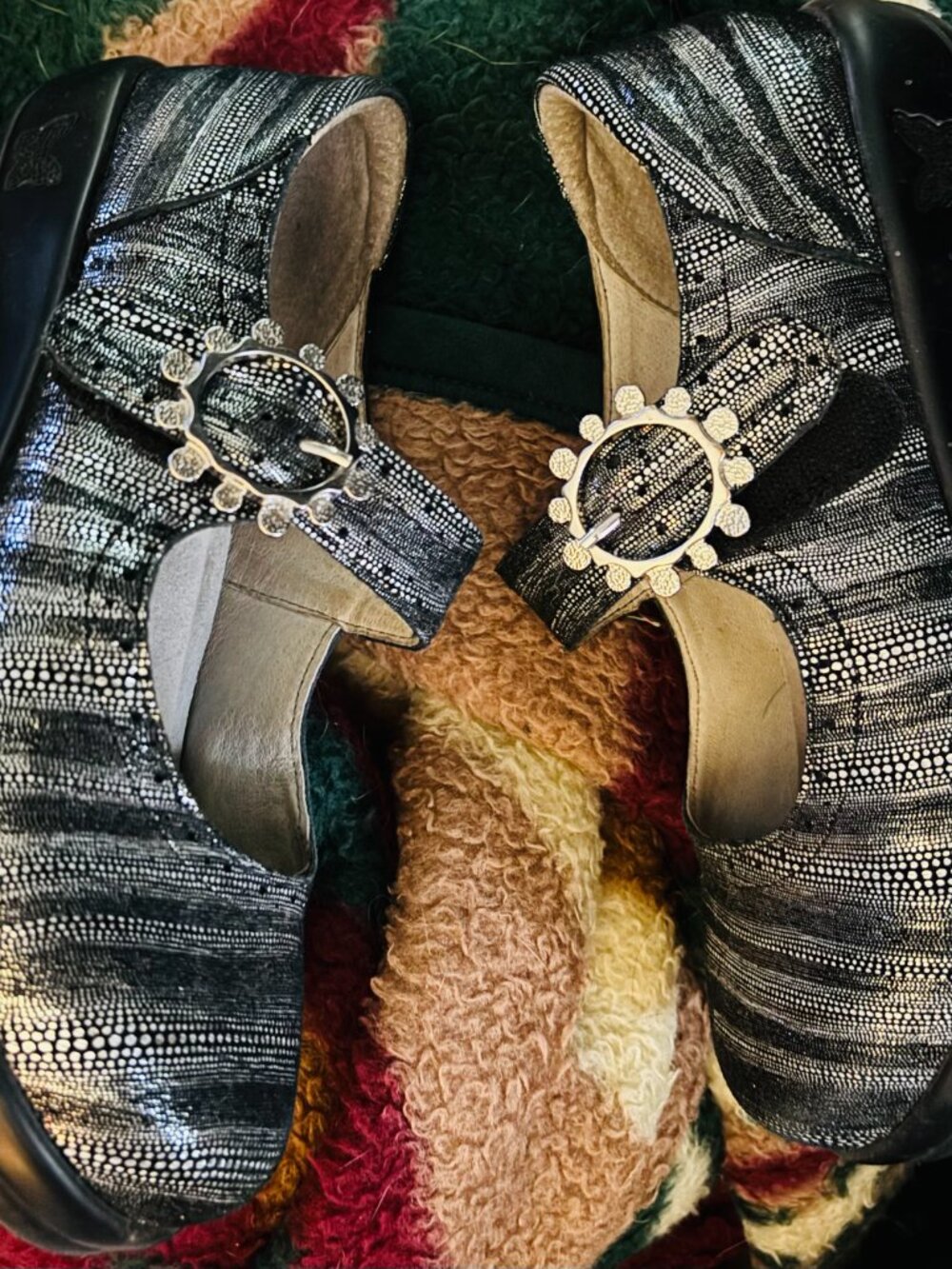 Crazy cute Alegria Classic Boheme clog, silver and black size 37 (6 1/2)